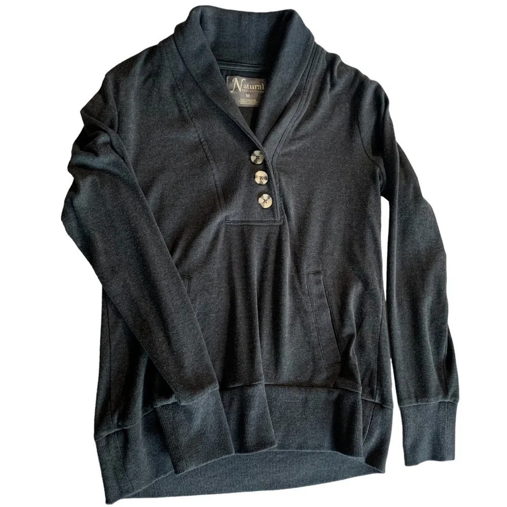 Natural Reflections women's size medium black sweater with pockets